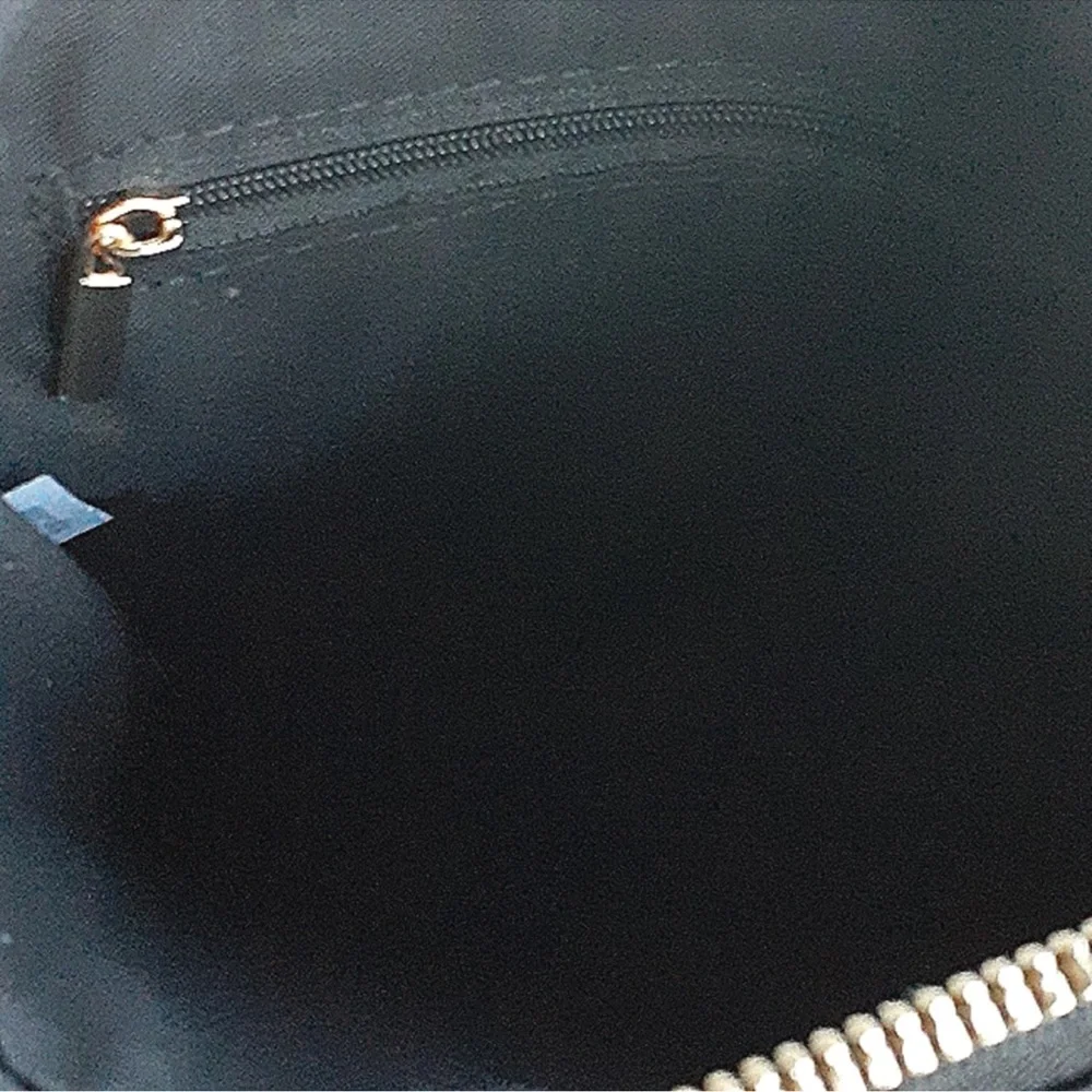 Bandolino - Minimalist- Black Wristlet zipper closure is Simple and Classic! - Picture 2 of 7